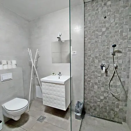 לינה וארוחת בוקר Sunny Terraces Rose Valley, לובליאנה