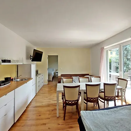 Sunny Terraces Rose Valley, Bed & Breakfast Lubiana