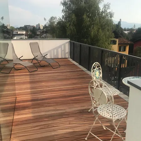 לינה וארוחת בוקר Sunny Terraces Rose Valley, לובליאנה