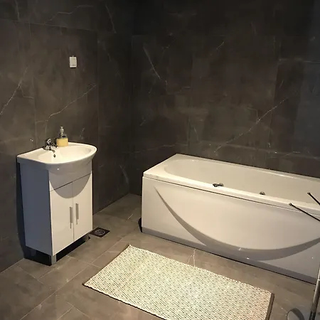 לינה וארוחת בוקר Sunny Terraces Rose Valley,