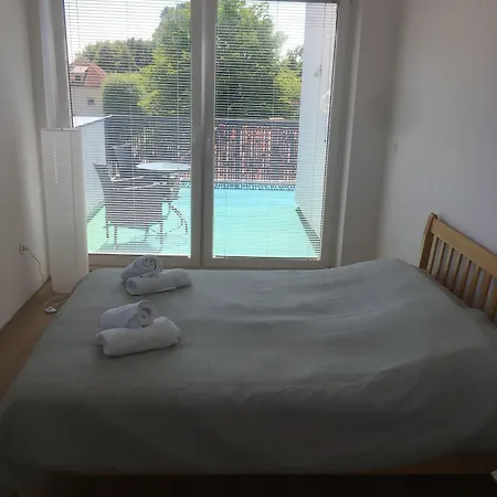 לינה וארוחת בוקר Sunny Terraces Rose Valley,