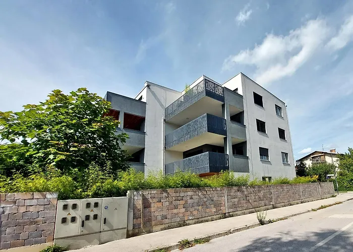 Sunny Terraces Rose Valley, 3* Lubiana