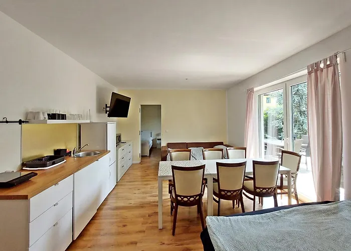 Sunny Terraces Rose Valley, Bed & Breakfast Lubiana